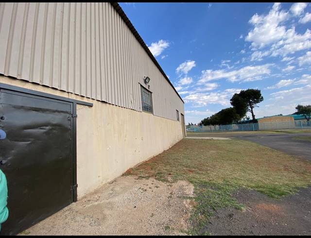 500M² WAREHOUSE TO LET IN EIKENHOF